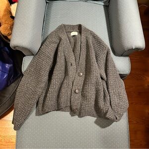 Boxy and stretchy cardigan